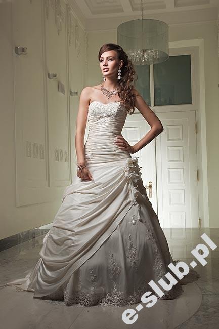 Annais Bridal Model Brenda