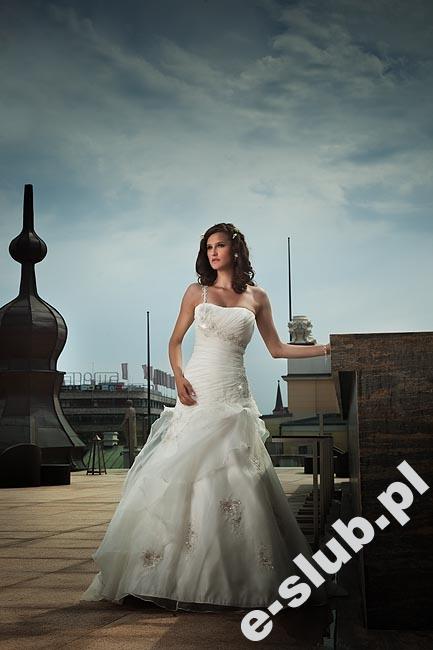 Annais Bridal Model Rinelle