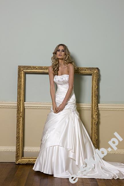 Opulence Bridal Model Almond