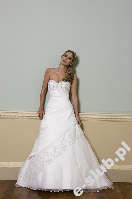 Opulence Bridal Model Camelia