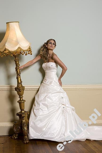 Opulence Bridal Model Carnation