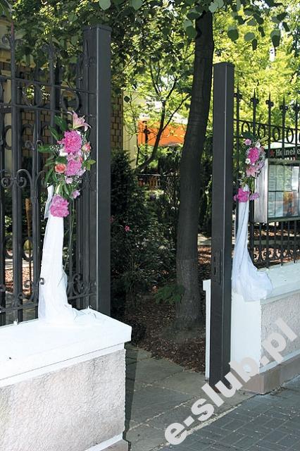 Niezwykle elegancko zaaranżowany restauracyjny ogród z okazji ślubu cywilnego.
Artcom

Fot.: J. Kiedrowski